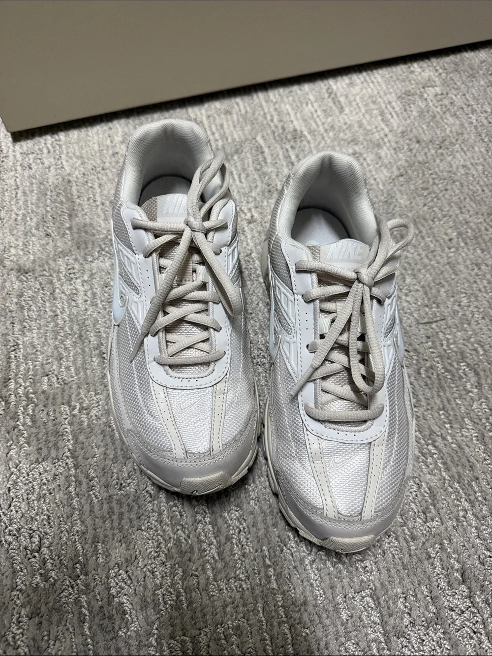 Nike Womens Initiator Sneakers size 9
